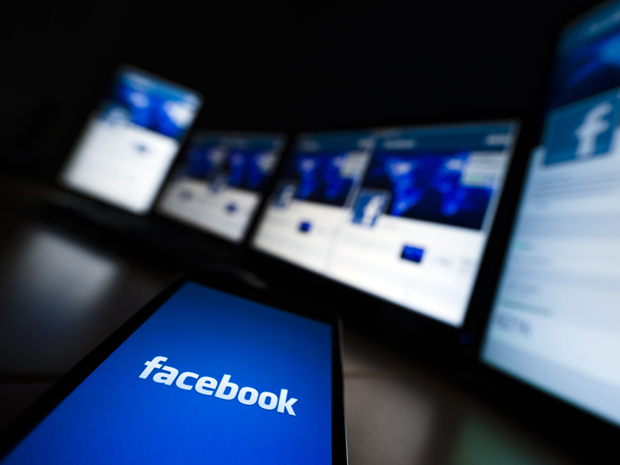 The loading screen of the Facebook application on a mobile phone is seen in this photo illustration taken in Lavigny May 16, 2012. Facebook Inc increased the size of its initial public offering by almost 25 percent, and could raise as much as $16 billion as strong investor demand for a share of the No.1 social network trumps debate about its long-term potential to make money. Facebook, founded eight years ago by Mark Zuckerberg in a Harvard dorm room, said on Wednesday it will add about 84 million shares to its IPO, floating about 421 million shares in an offering expected to be priced on Thursday. REUTERS/Valentin Flauraud (SWITZERLAND - Tags: BUSINESS SCIENCE TECHNOLOGY SOCIETY) - RTR325LT